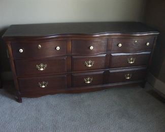 Amish made dresser w serpentine front and 9 drawers
