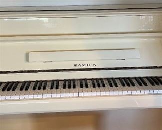 Samick Upright Piano - 88 keys - nice condition. Serial #303336