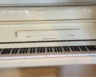 Samick Upright Piano -  88 keys - nice condition. Serial #303336