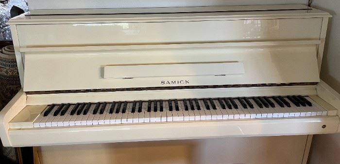 Samick Upright Piano -  88 keys - nice condition. Serial #303336