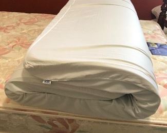 2" Memory foam topper with protector cover