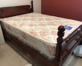 Willett Cherry Queen bed with head board, footboard and side rails
