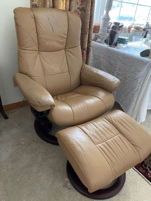 Stressless chair 