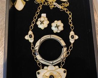 earrings necklace Bracelet 