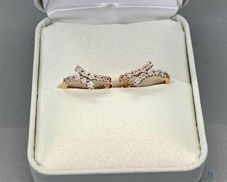 
One pair stamped 10kt rose gold hoop style earrings with hinged clip backs. 0.05ct, 1.96gtw. With appraisal certificate.