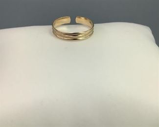 10k gold baby toe ring, .052gtw