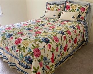Queen bed including bedding 