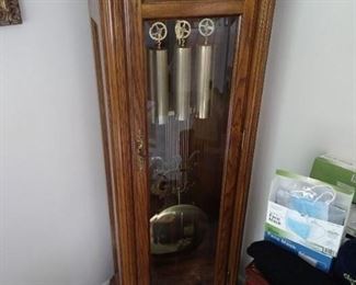 Long shot of pendulum and Weights (3).