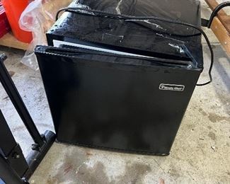 Small REFRIG $30
19” x 18”D x 19”H 