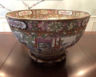 Chinese Rose Medallion Centerpiece Bowl on Stand