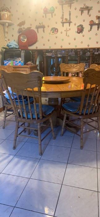 Solid Oak kitchen table w/ 6 chairs - $550