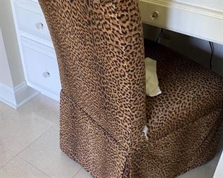Leopard chair 