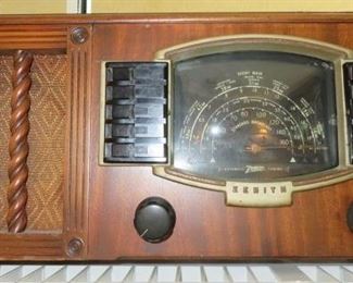 Vintage ZENITH 7-S-624 STD. Broadcast and Short-Wave Radio