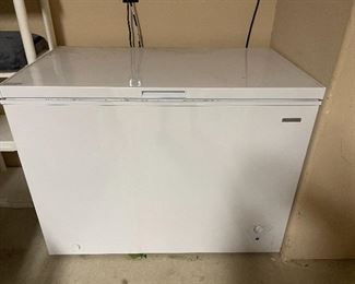 nice insignia chest freezer -plugged in   working  !!