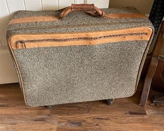 large hartman suitcase - leather trim clean inside  seems great for age 