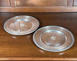(2pc) STERLING SILVER PLATES | A pair of sterling silver round dishes with engraved central monogram "G" (dia. 11 in.); total weight 37.5 troy oz.