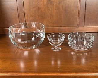(3pc) GLASS BOWLS | Large ribbed glass fruit bowl (dia. 9-1/2 in), a smaller candy bowl by Arcoroc France (dia. 6-1/2 in.), and a small confectionery pedestal bowl (h. 5-1/4 in.)