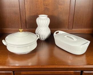 (3pc) CERAMIC SERVING DISHES | Collection of white tableware, including an Ernest Sohn Creations gilt soup tureen (dia. 11 in.), an Ernest Sohn Creations stoneware lidded casserole dish or vegetable server, and a Gmundner Keramik twisted ribbed vase, made in Austria (h. 9-1/2 in.)