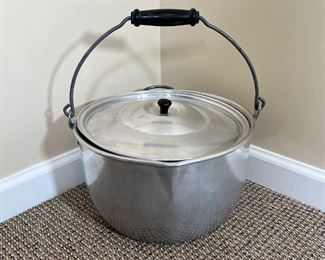 14 QT CAMPING POT | Wear Ever Tacuco large aluminum pot with lid and handle, No. 2364; dia. 13 in., 14 quart capacity [some dents]
