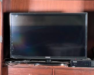 SAMSUNG 32 IN TV | Samsung 32 inch TV Model No. UN32EH5300F; tested and works