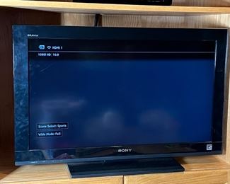 SONY BRAVIA 32 IN TV | Model KDL-32BX420; tested and works