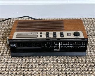 RETRO PANASONIC AM/FM ALARM | Panasonic radio Model No. RC-6095; tested and works!