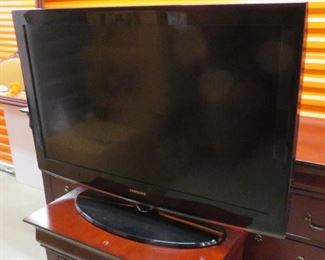 Samsung TV - LN40A450CID - 40".  NOT smart.  Includes remote.