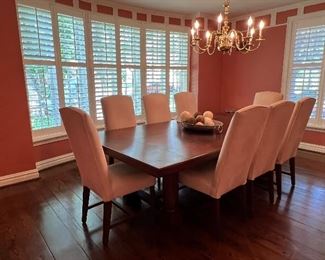 WONDERFUL  DINING ROOM TABLE AND CHAIRS