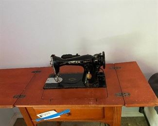 06Singer Sewing Machine
