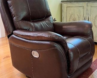 PAIR OF LEATHER POWERED RECLINERS