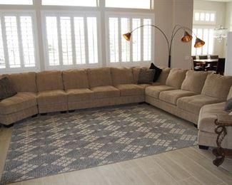 SECTIONAL SOFA, AREA RUG, FLOOR AND TABLE LAMPS, ACCENT TABLES