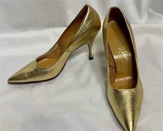 Gold vintage heels. Size 8AA $35 shipping included.