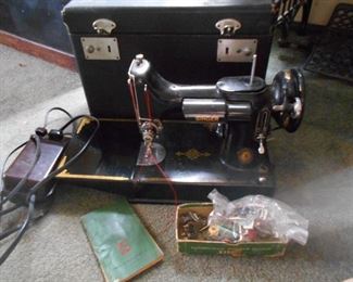 singer featherweight sewing machine with case