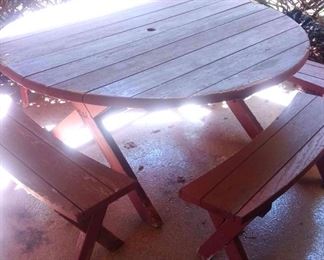 Round Picnic Table With 4 Benches