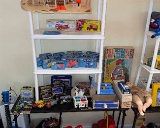 Vintage Diecast Toys Red Line Hot Wheels, Hot Wheels Play Sets,  Vintage Matchbox, Corgi Toys & Maisto. Ideal Motorific Service Station