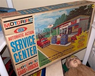 Ideal Motorific Service Station in orig box