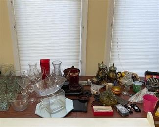 Assortment of decorative glassware & ceramic planters  
