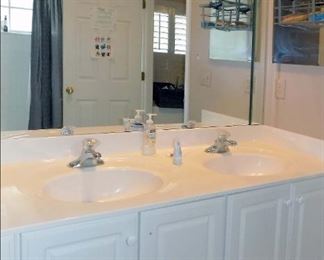 Double Sink Vanity (Photo 2)
