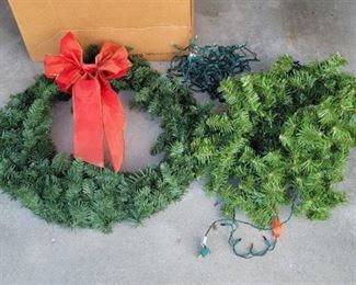 26" Wreath, Lights (Clear), Multi-Colored Garland