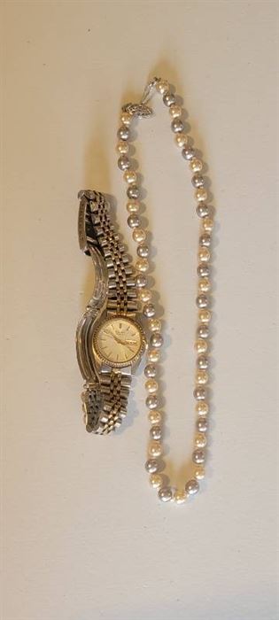Seiko Stainless Steel Watch and 2 Tone Pearl Necklace