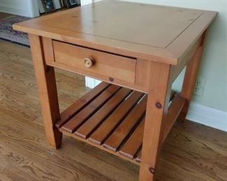 Single drawer wooden end table 25 x 24 x 27 in