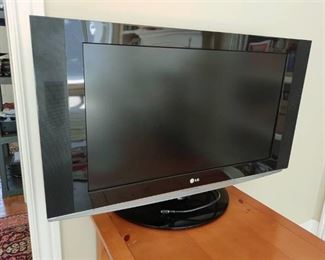 LG 32" LCD TV (works)