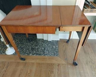 Vintage rolling drop leaf table 30 x 38 x 22 closed and opens to be 62 in wide