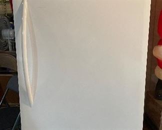 Upright freezer (Frigidaire)