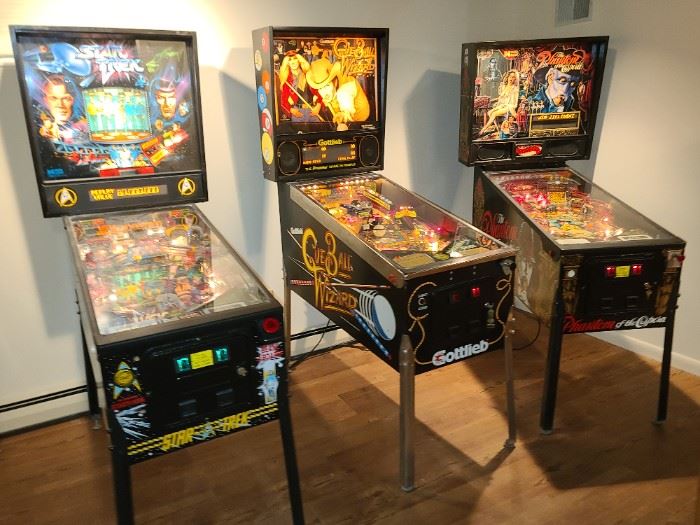 PINBALL GAME ROOM W/ STAR WARS, STAR TREK, PHANTOM OF THE OPERA, SPACE JAM, DRAGONETTE, & MORE!