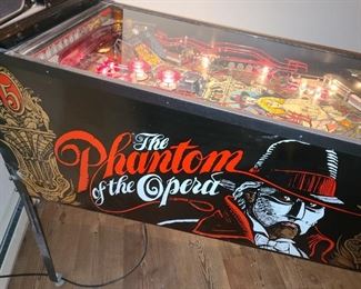 The Phantom Of The Opera Pinball Machine (1990) Manufactured By Data East. In BEAUTIFUL, working condition!