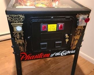 The Phantom Of The Opera Pinball Machine (1990) Manufactured By Data East. In BEAUTIFUL, working condition!