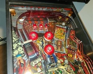 The Phantom Of The Opera Pinball Machine (1990) Manufactured By Data East. In BEAUTIFUL, working condition!