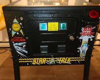 Star Trek Pinball Machine (1991) Manufactured By Data East. In BEAUTIFUL, working condition!