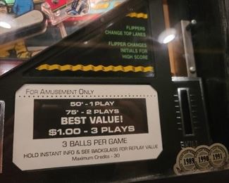 Star Trek Pinball Machine (1991) Manufactured By Data East. In BEAUTIFUL, working condition!